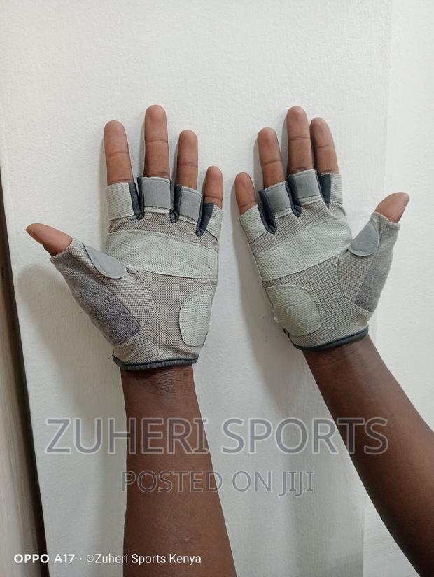Gloves for Golf, Tennis, Badminton, Cycling and Gym. Aerated