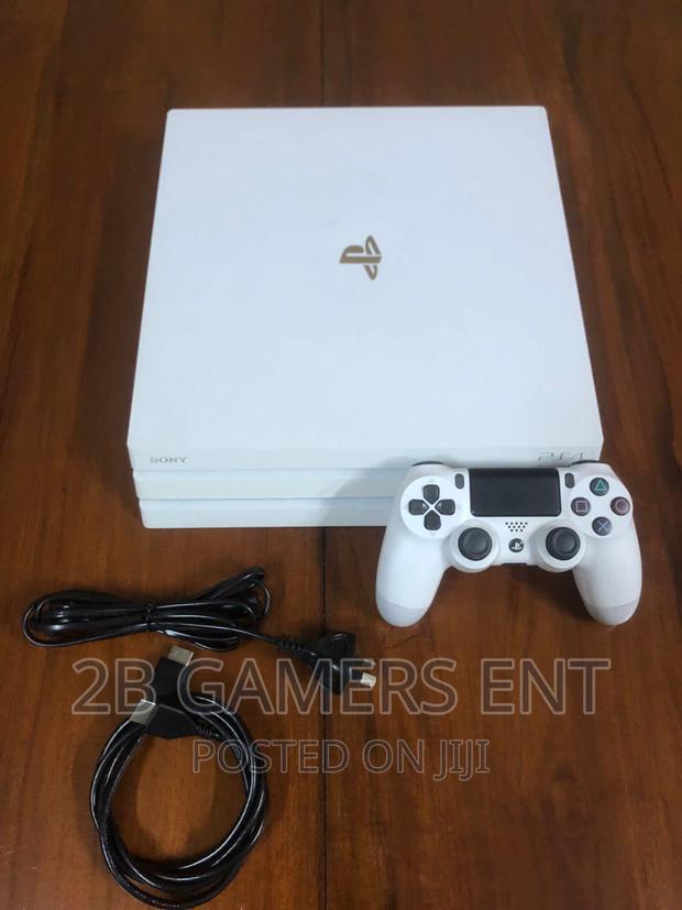 Play Station 4 White Edition - main view