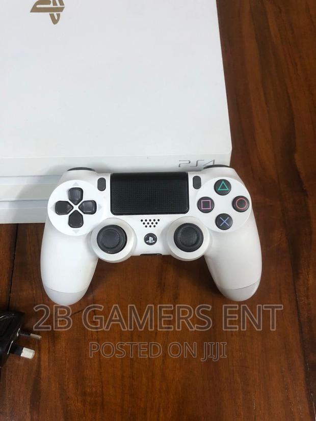 Play Station 4 White Edition - thumbnail 2