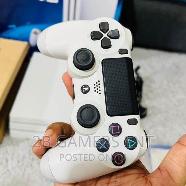 White Ps4 PRO - thumbnail 5