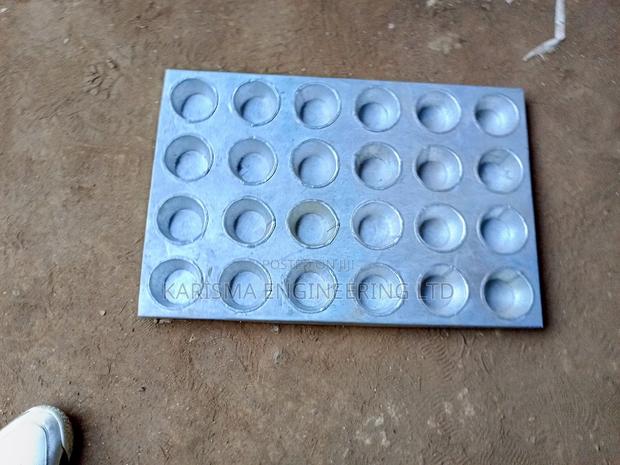 Queen Cake Trays - main view