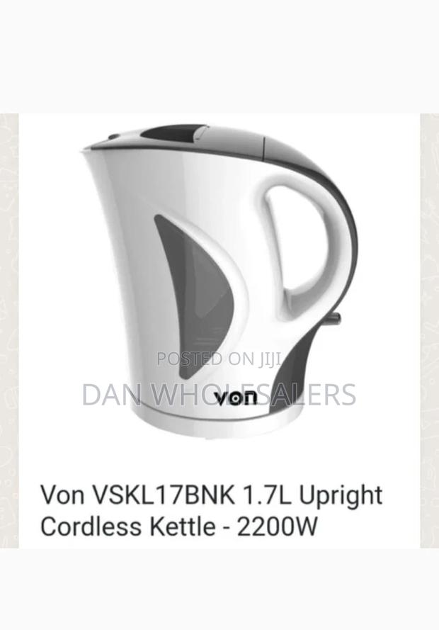 1.7L Cordless Kettle Von White and Black