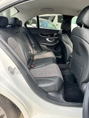 Mercedes-Benz C200 2016 Off white