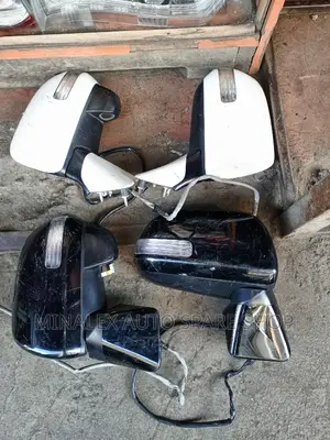 Sidemirrors Toyota Noah/Voxy 2010 With Indicator
