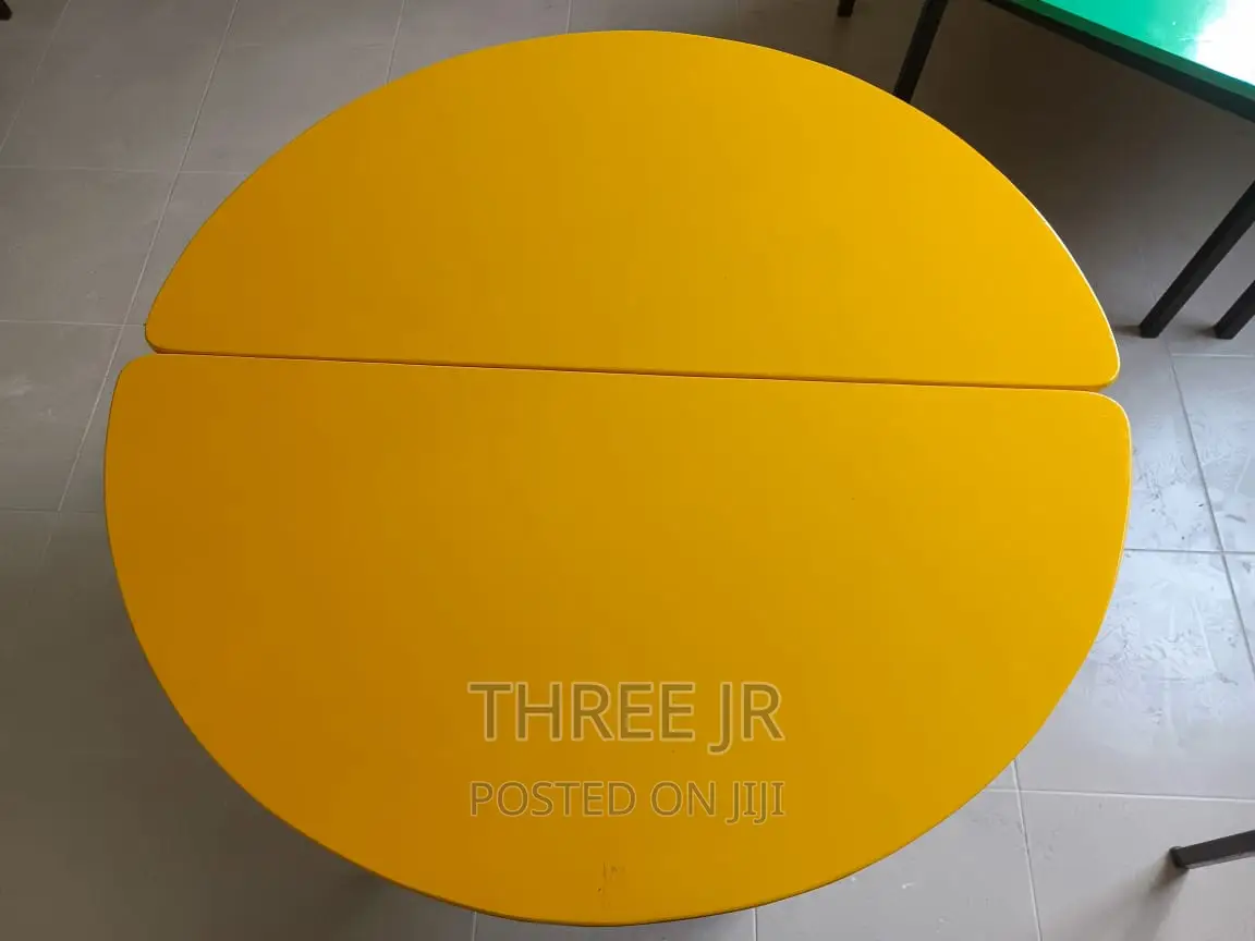 Nice Round Tables Available at Affordable Costs