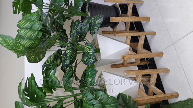 Beautiful Pieces of Artificial Plant, Plastic Vase Stand