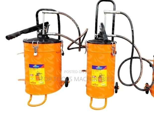 Grease Bucket With Wheels Kenfria Brand 20kg - main view