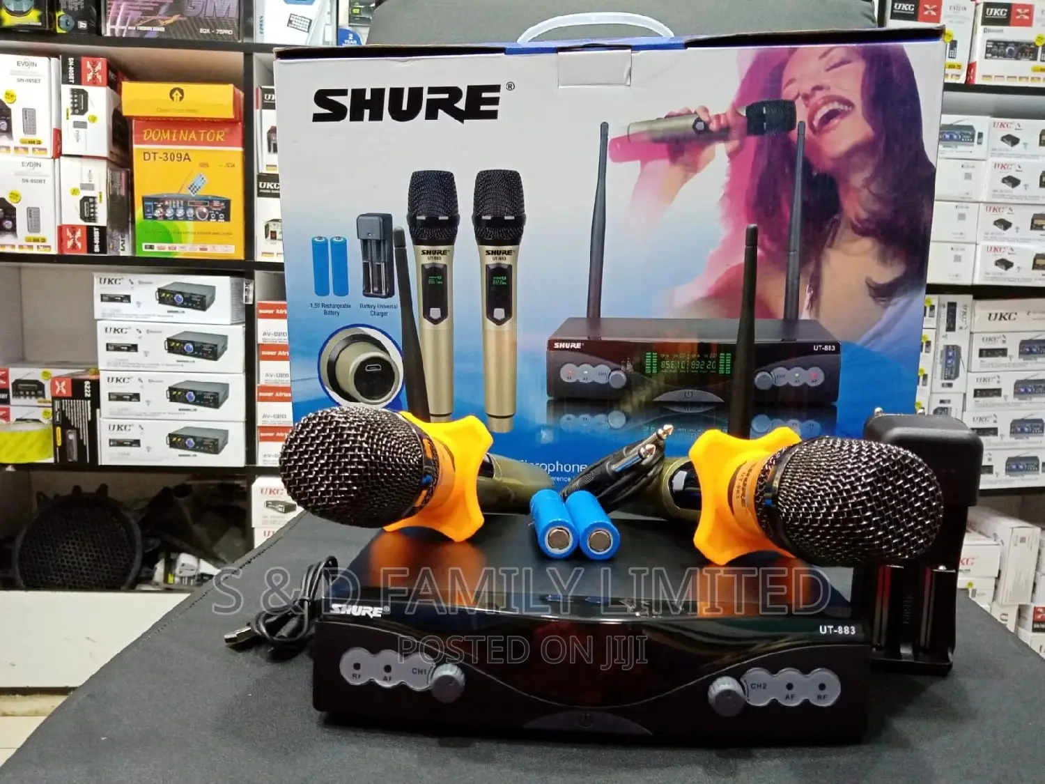 8 Channels Plain Mixer and 2000 Watts Peavey Amplifier