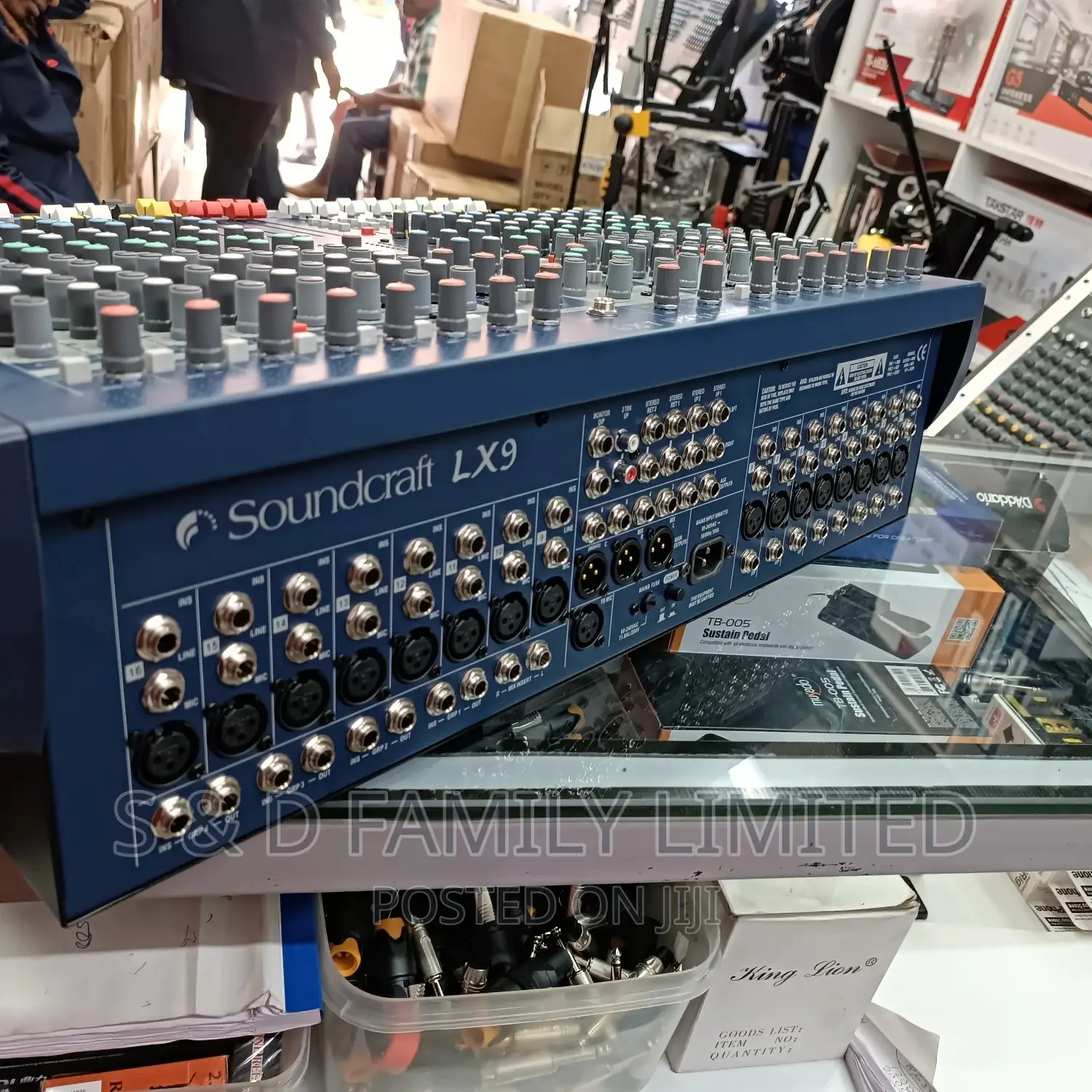 Soundcraft LX9 16 Channels Plain Mixer