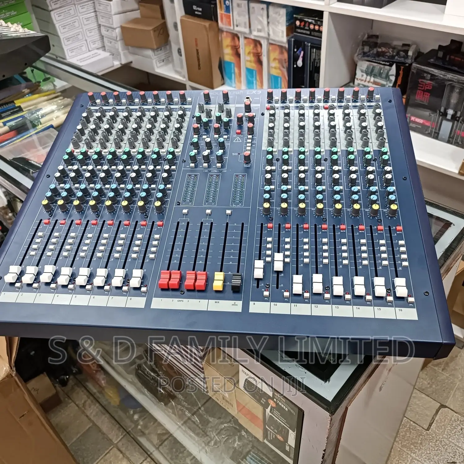 Soundcraft LX9 16 Channels Plain Mixer