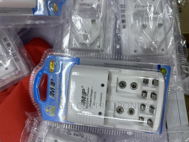 Rechargeable Batteries Charger - thumbnail 2