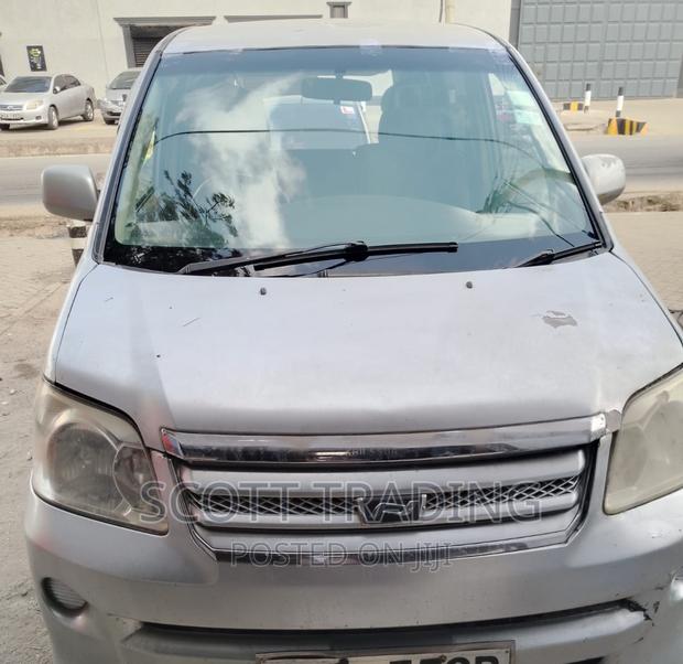 Toyota Noah 2005 Windscreen - main view