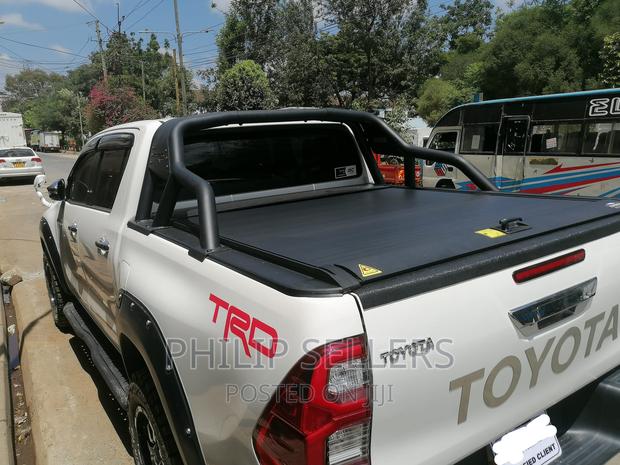 Aluminum Roller Shutter Lid Cover Installed on a Toyota Hilu - main view