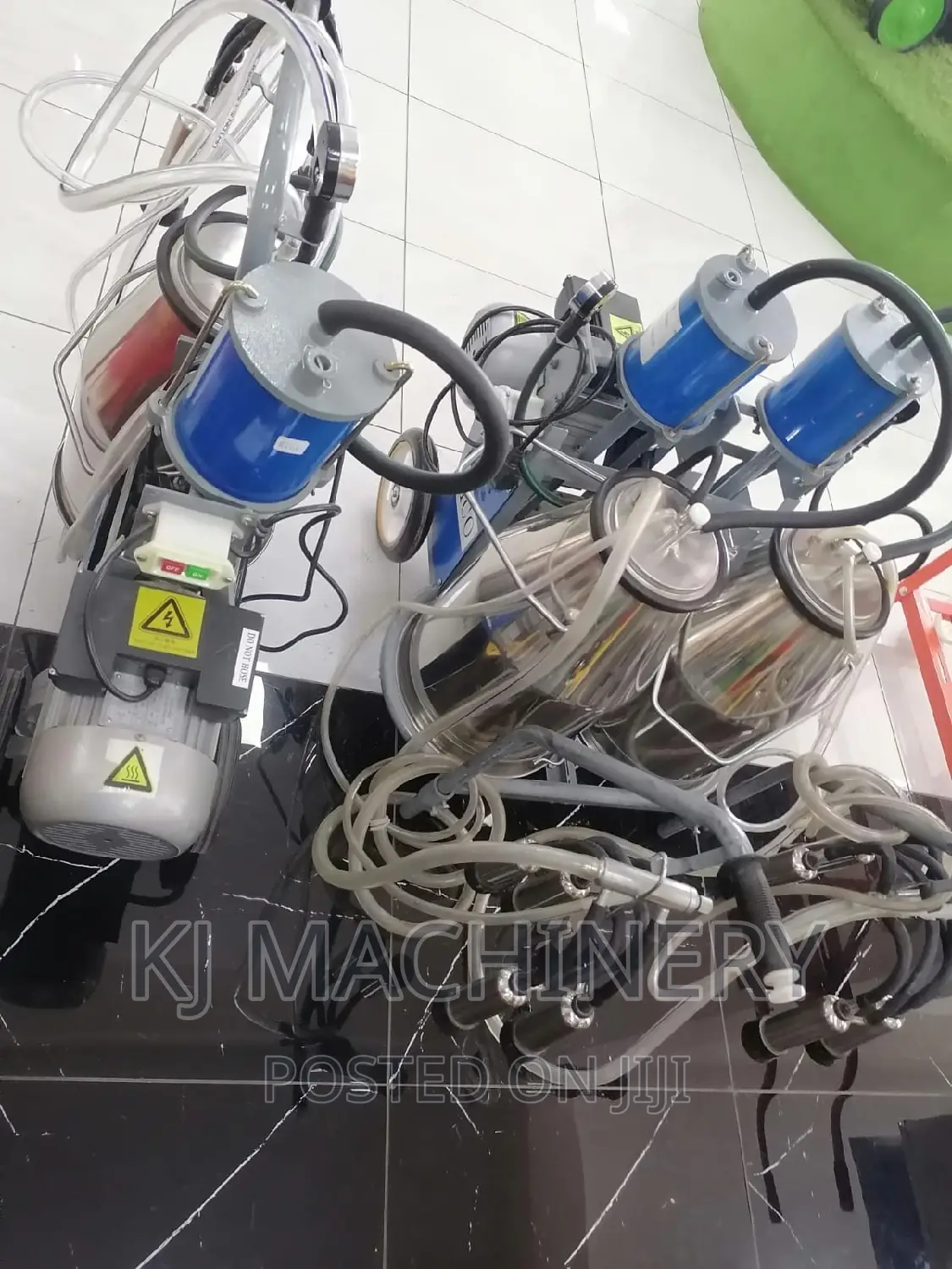 Double Bucket Milking Machine Super Powerful Machinery