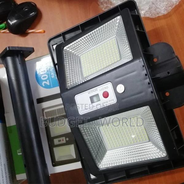 Cl-112 - Solar Street Lamp 200w Led 5000mah High Capacity Li