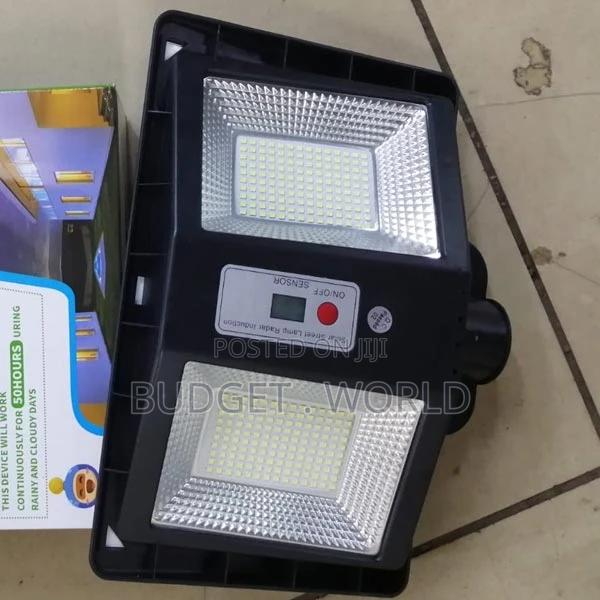 '200w/300w Rain 'Proof Cclamp Cl-112 Solar Street Lamp '