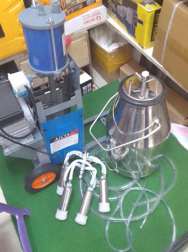 Single Barrel Milking Machine - main view