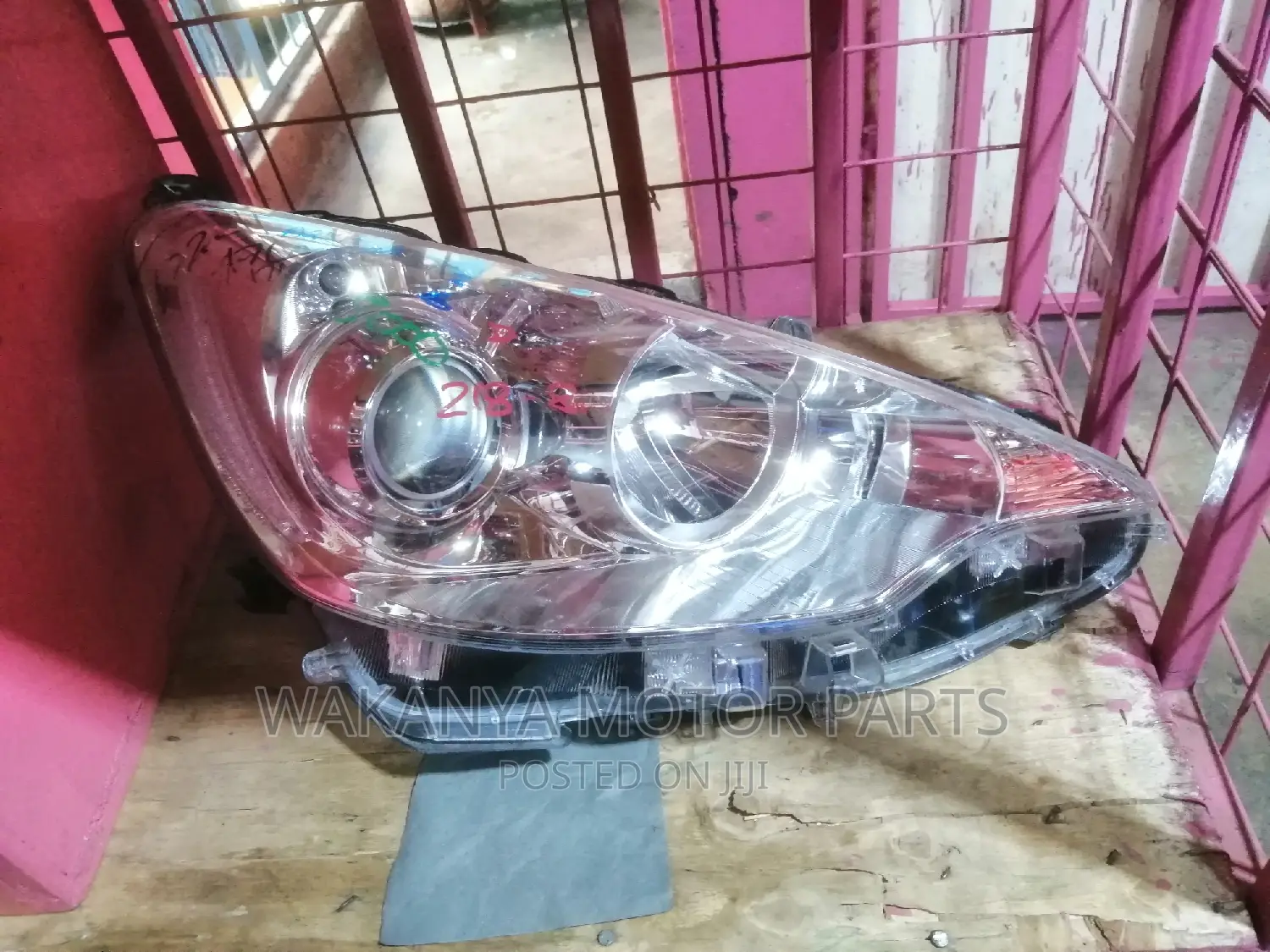 Toyota Aqua Non Xenon Head Lamp Model 2010/2012, Ex Japan