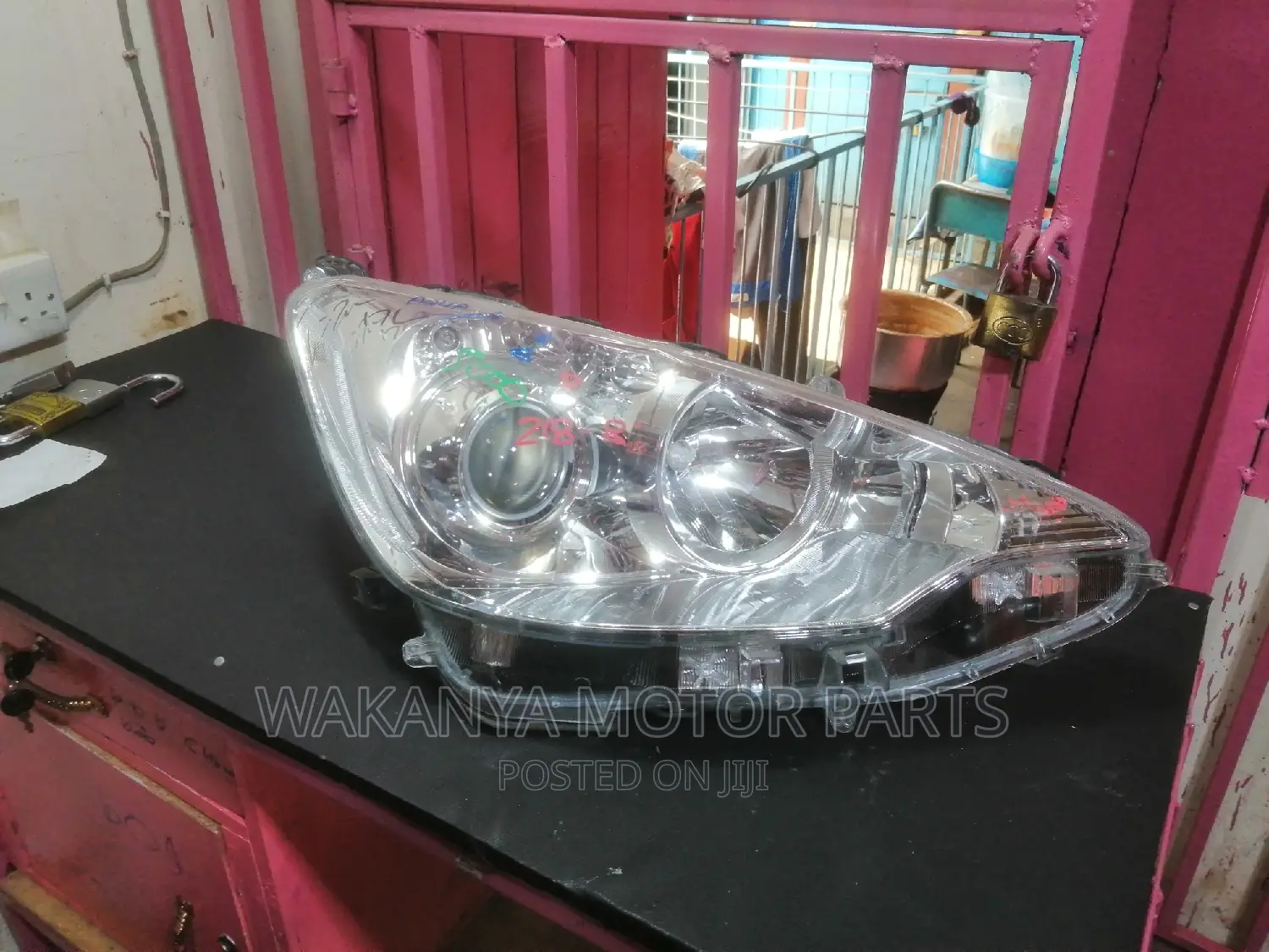 Toyota Aqua Non Xenon Head Lamp Model 2010/2012, Ex Japan