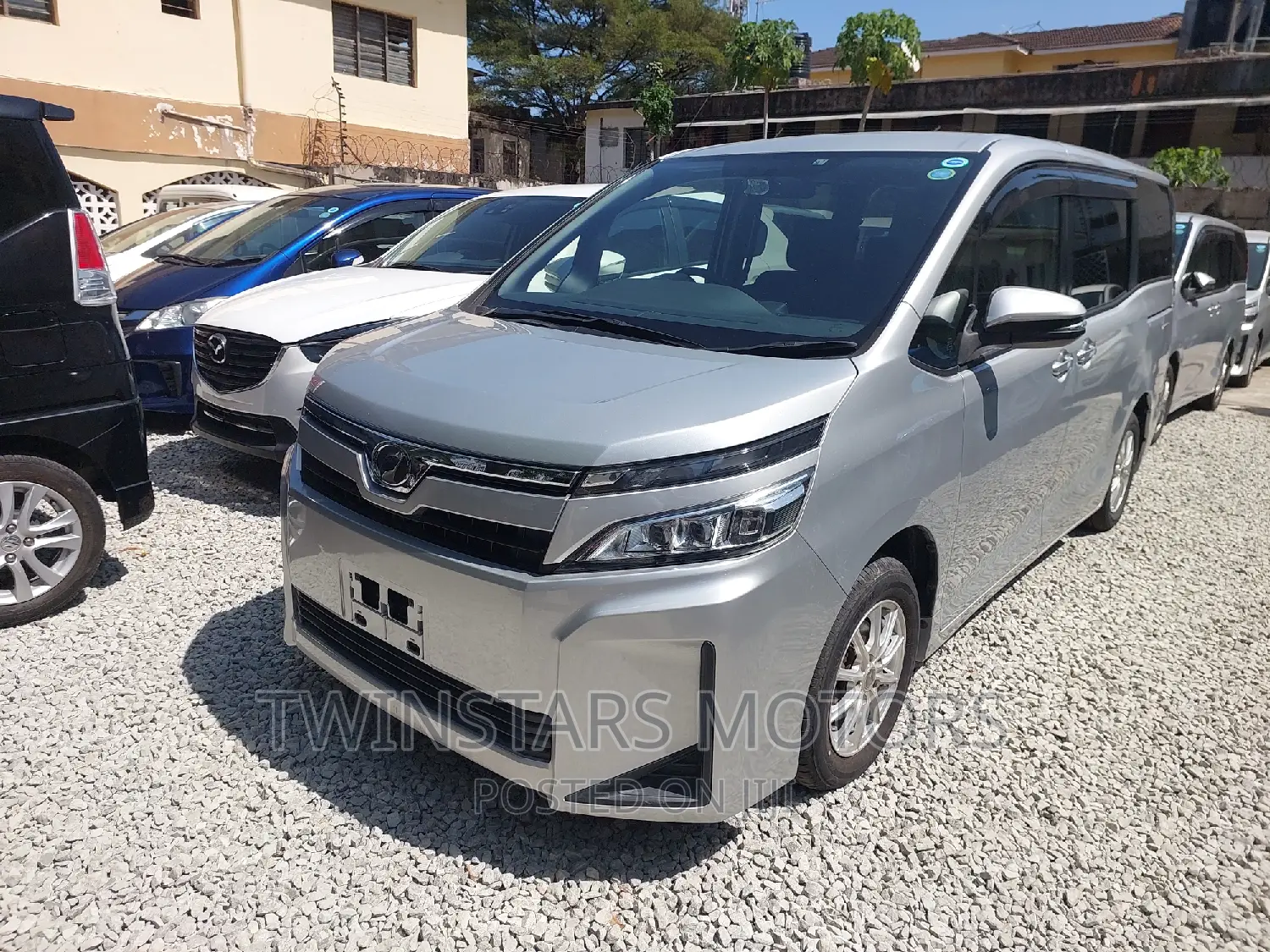 Toyota Voxy 2017 Silver