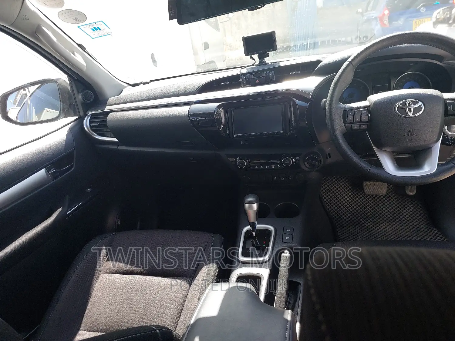 Toyota Hilux 2018 White
