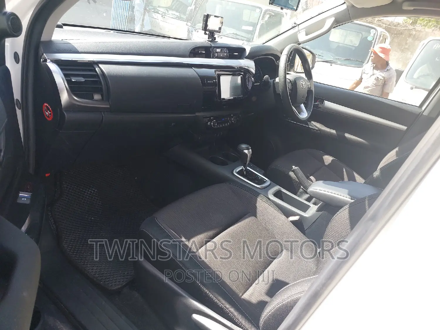Toyota Hilux 2018 White