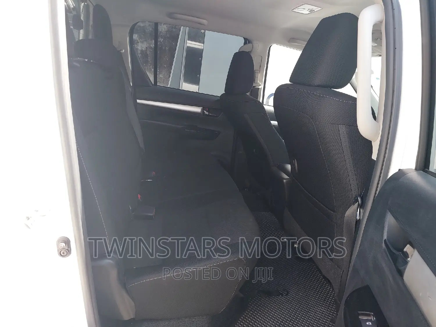 Toyota Hilux 2018 White