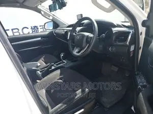 Toyota Hilux 2018 White