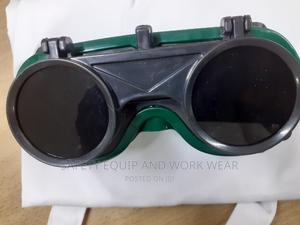Buy Welding Goggles With Auto Darkening Technology - thumbnail 2