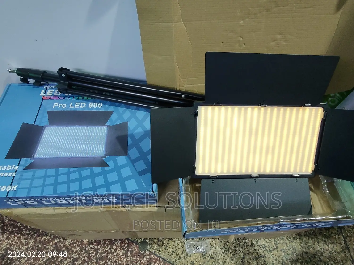 Blight Led 800+ Studio Light. With Stand Two Batt, Charger
