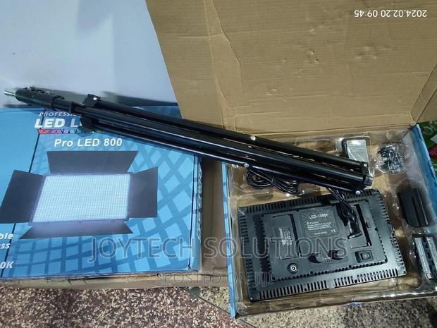 Pro Led 800+ Bicolour Studio Light. 2 Batt, Stand, Charger