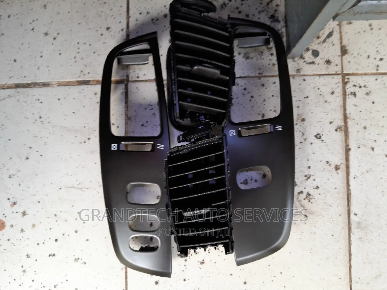 Toyota Landcruiser 100 Series Dashboard Air Vents