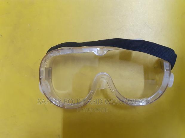 Safety Goggles With Comfortable Padding - main view