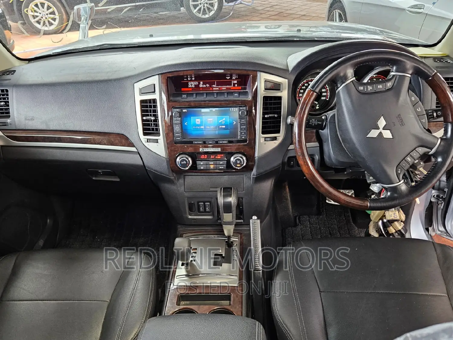 Mitsubishi Pajero V80 3.2 DI-D 2016 Black