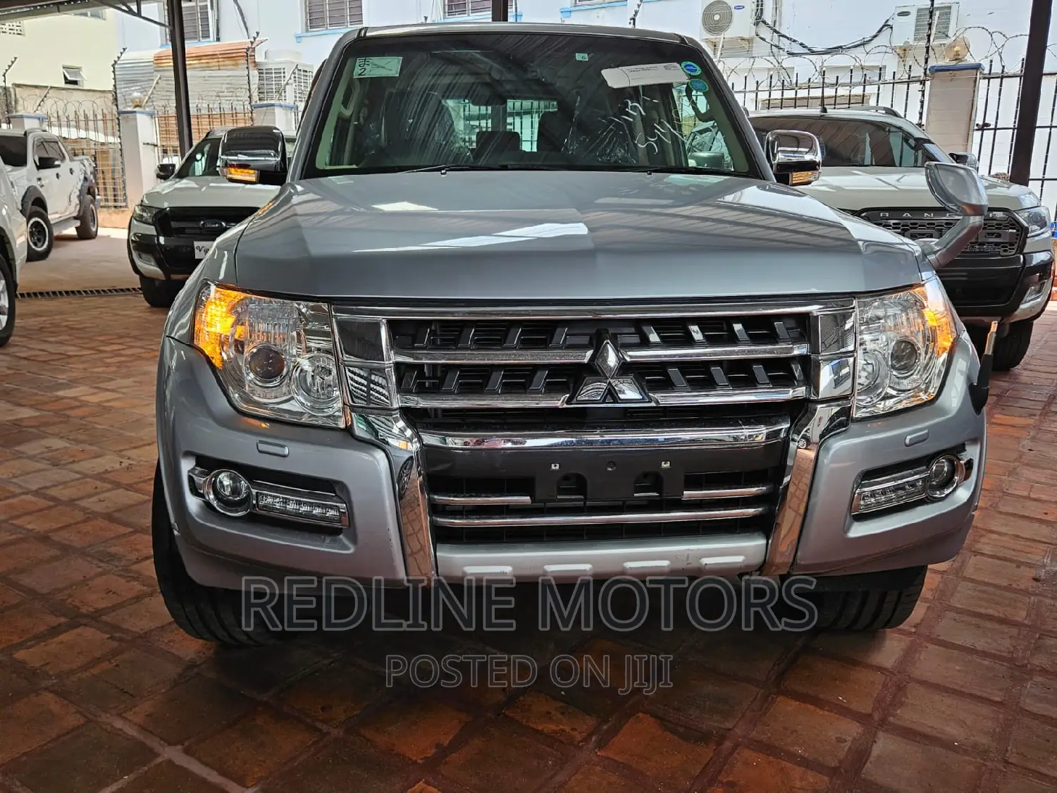 Mitsubishi Pajero V80 3.2 DI-D 2016 Black