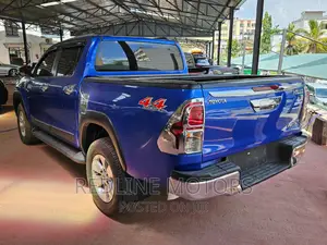 Toyota Hilux 2017 Blue
