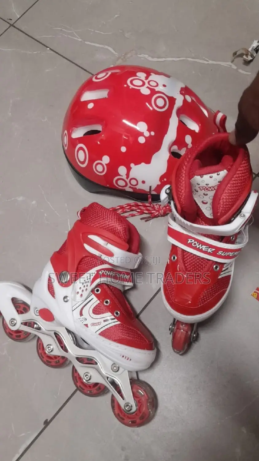 Adjustable Skating Shoe With Helmet and Protective Guards