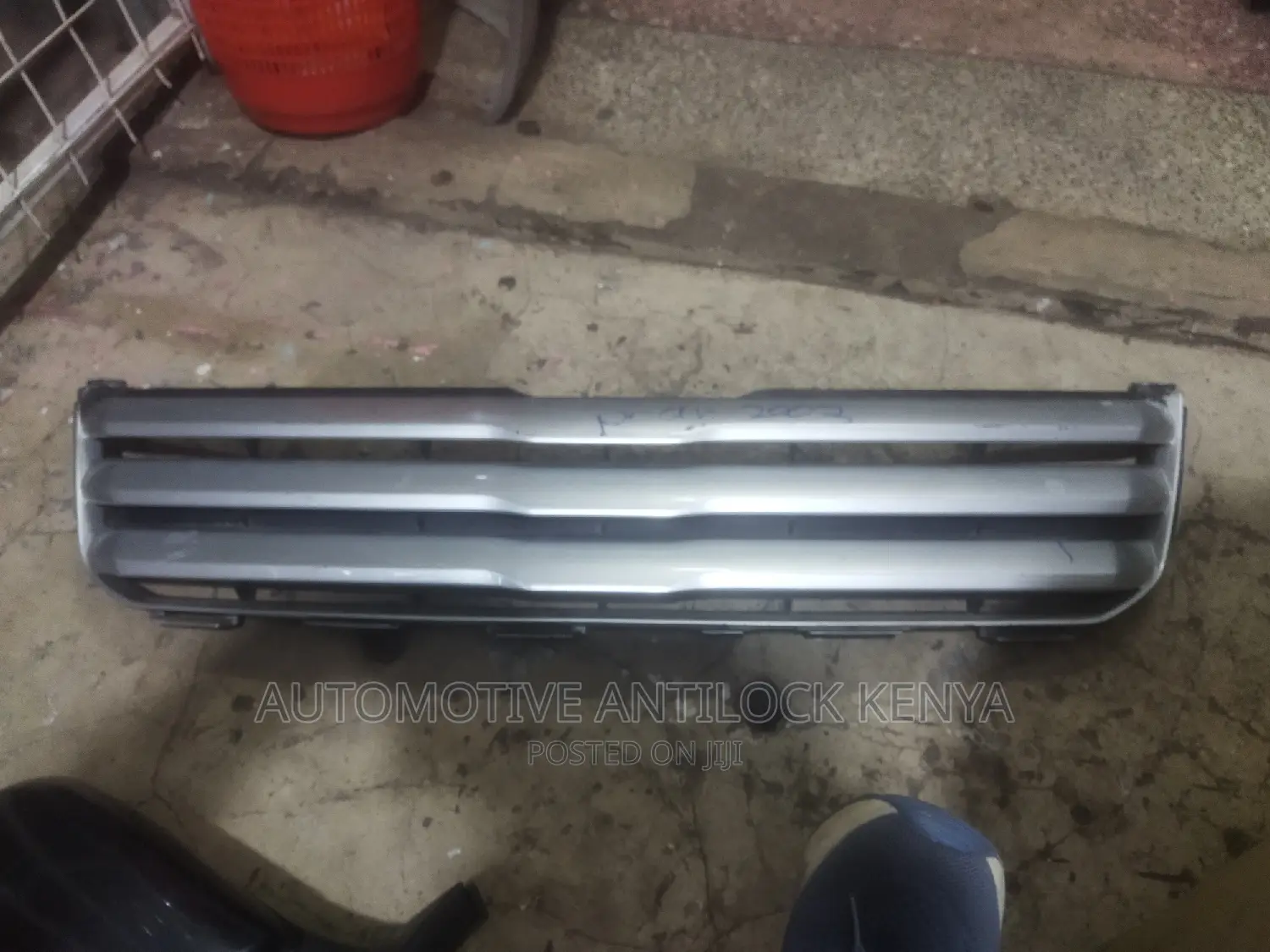 Noah 2000-2003 Grill