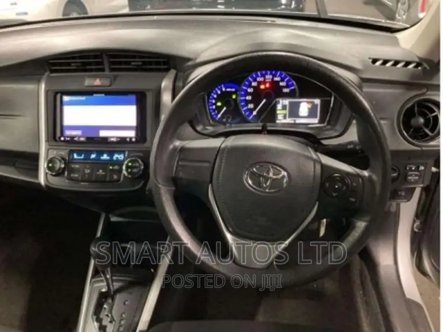 Toyota Corolla Fielder 2018 Silver