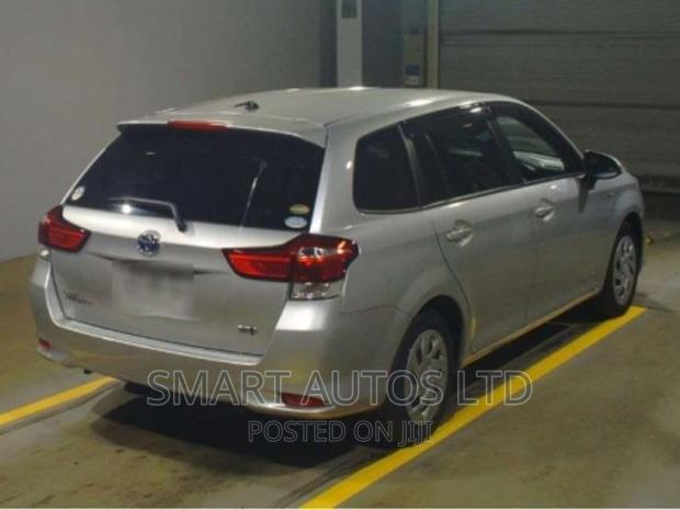 Toyota Corolla Fielder 2018 Silver - thumbnail 8