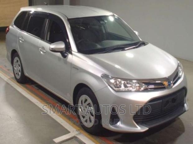Toyota Corolla Fielder 2018 Silver - thumbnail 2