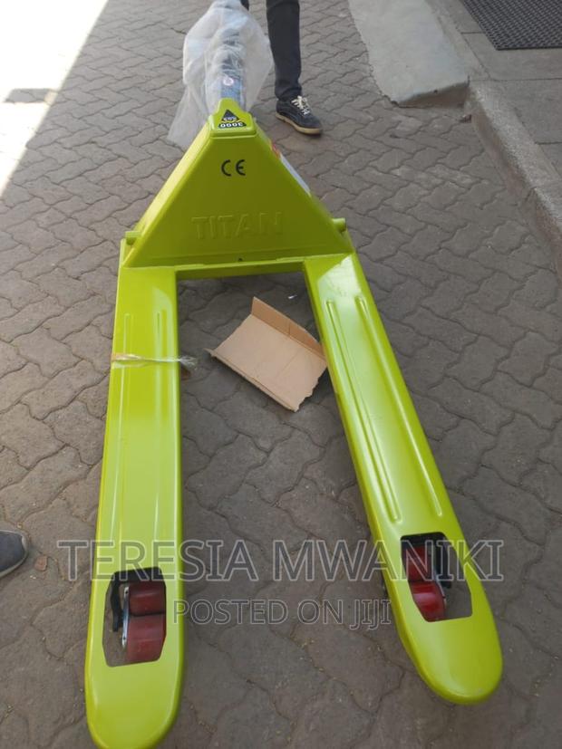 Hydraulic Pallet Truck Titan 3000kgs - thumbnail 2