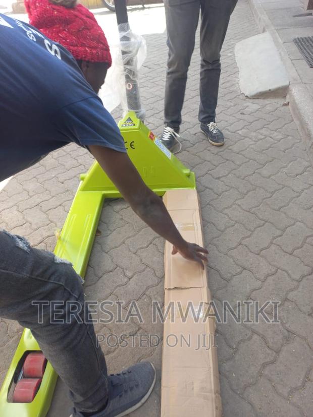 Hydraulic Pallet Truck Titan 3000kgs - thumbnail 3