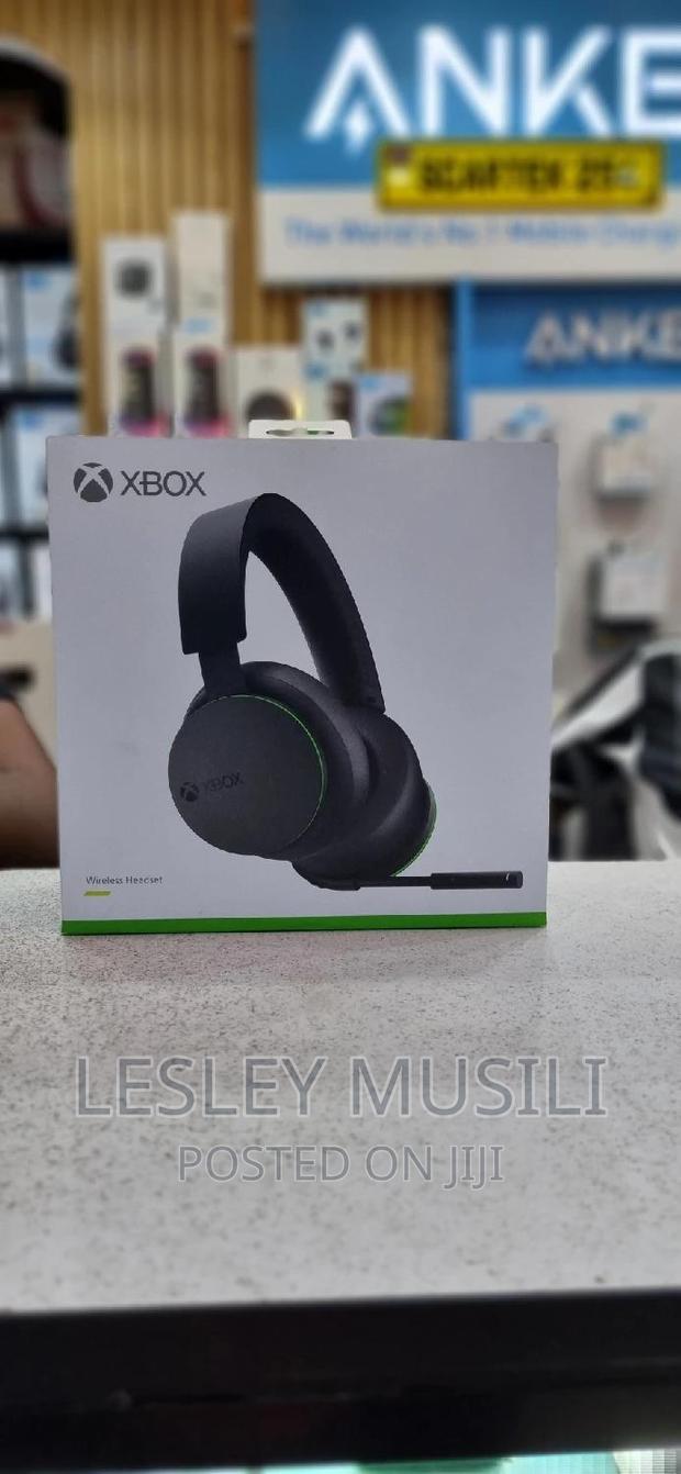 Xbox Wireless Headset – Series X|s/One and Windows Devices - main view