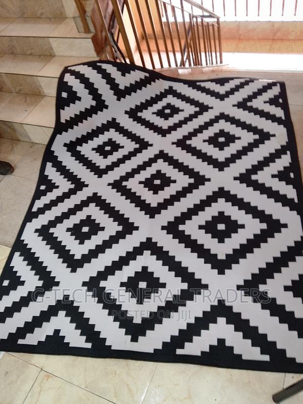 3d 5*8ft Black and White Luxurious Carpet - main view