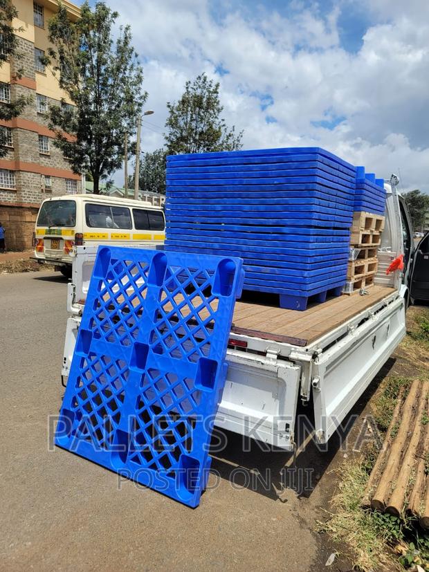 Plastic Pallets- Blue Plastic Pallets. (CP015) - main view