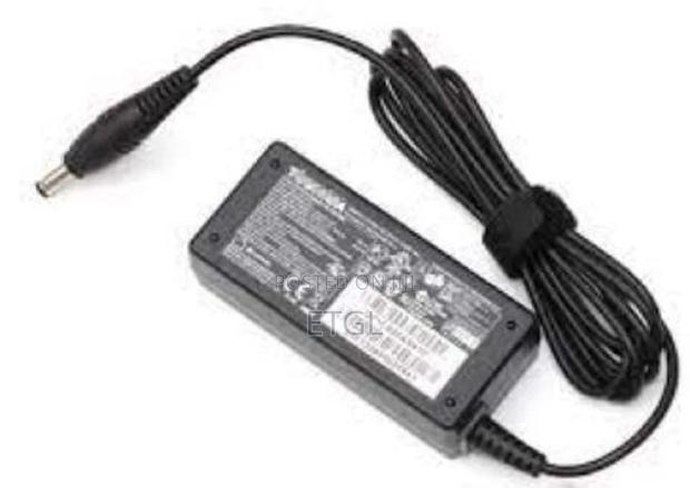 Toshiba Power Adapter 19v 2.37A - main view