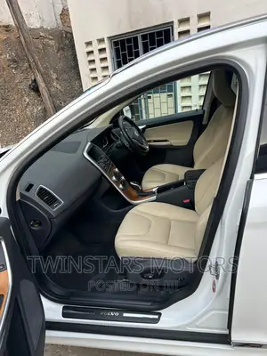 Volvo XC60 T5 Dynamic AWD 2017 White