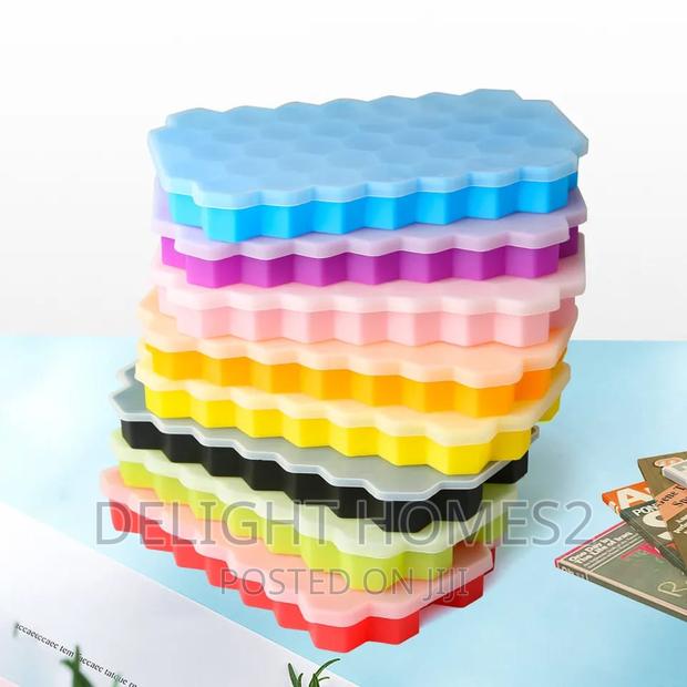 *Reusable Honeycomb Silicone Icecube Mould - main view