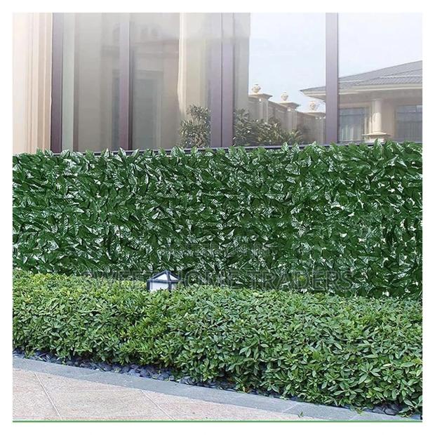 Realistic Artificial Leaf Privacy Fence